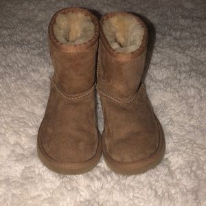 ❄️ Uggs Toddler size 8 Classic Brown